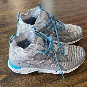 Columbia Vitesse Mid Outdry Shoe Gray and Blue Women's size 9.5